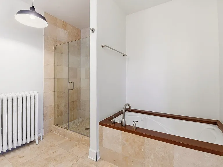 975 S Vine St — Photo 22