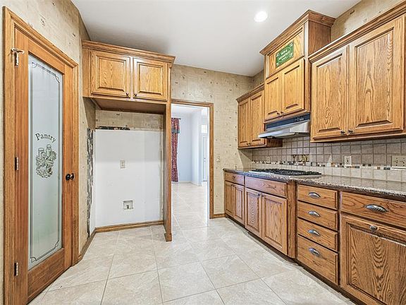 5th image of 8055 Linda Ln