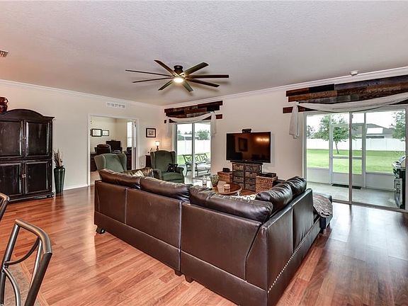 5th image of 102 Blanco Dr