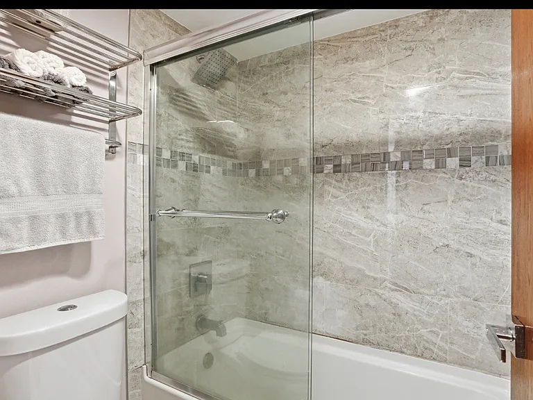 19533 Lake Shore Dr #2S — Photo 7