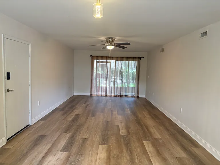 3802 N Lake Dr #20 — Photo 3