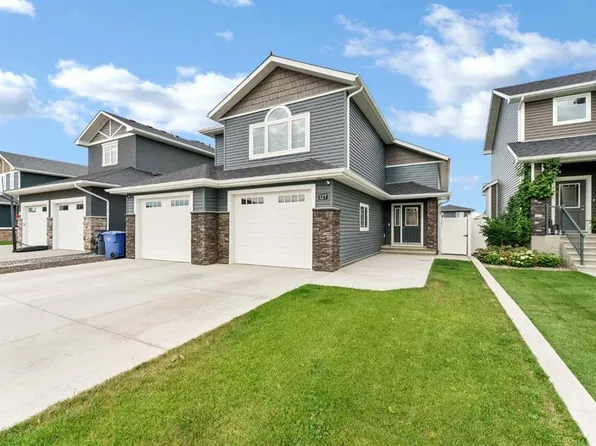 127 W Hamptons Cres SE, Medicine Hat, AB T1B 0P4