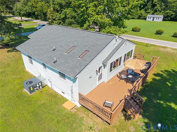 4th image of 430 Pine Tree Rd