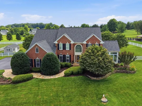3082 Ballesteras Ct, Mount Airy, MD 21771