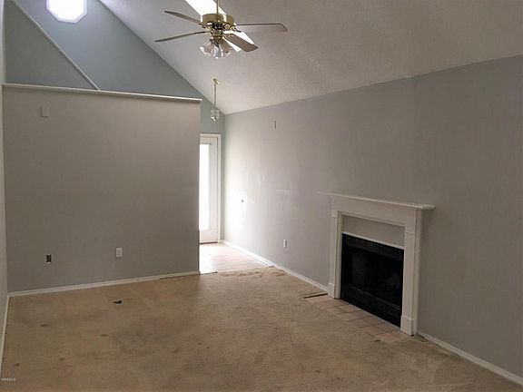 3rd image of 2386 Trafalgar Dr