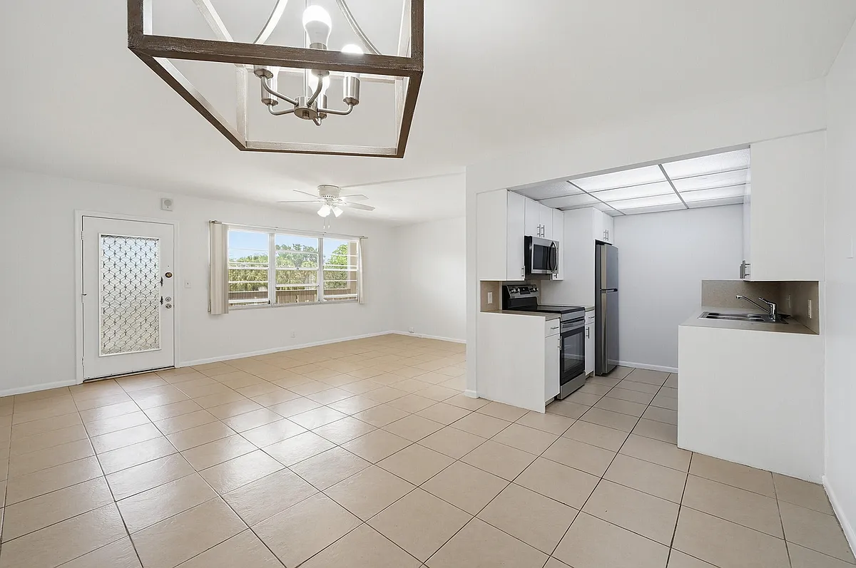 Building Photo - 2401 Antigua Cir #J3