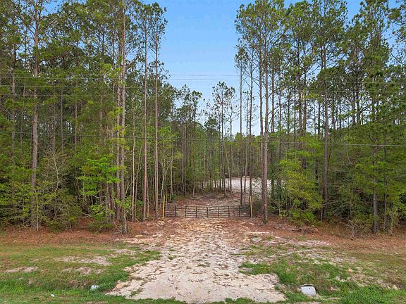 2nd image of 835 Indian Hut Rd.