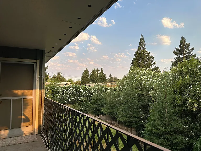 Northridge Terrace Apartments at 4900-4948 Stamas Lane, Fair Oaks California — Photo 10