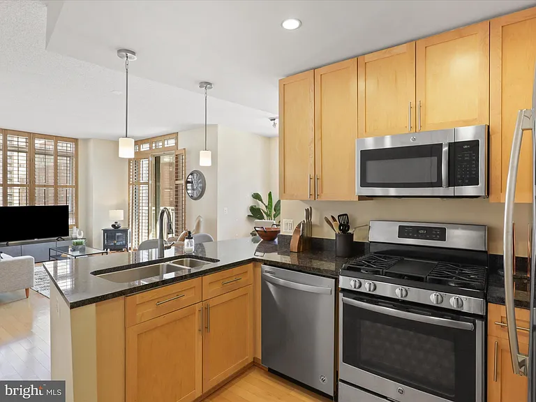 820 N Pollard St #511 — Photo 18
