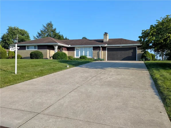 218 Paul Dr E, Mount Pleasant, PA 15666