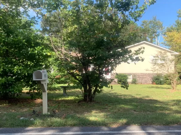929 E Leonard St, Southport, NC 28461