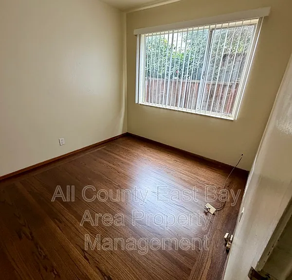 1935 Haste St #2 — Photo 4
