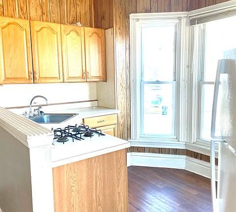 4th image of 163 N Bedford St #2