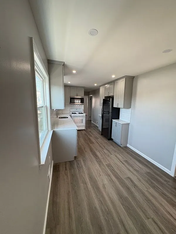 Building Photo - 600 Bergen St #2