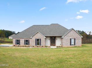 1030 Greenbriar Ln, McComb, MS 39648