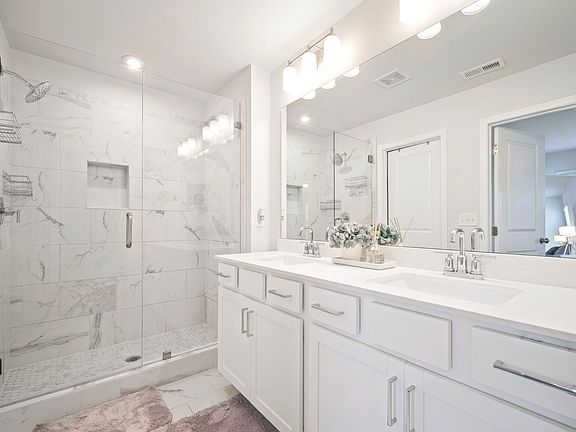 3rd image of 1595 Ridgebrook Downs