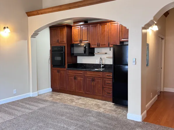 60 4th St #305, Gilroy, CA 95020