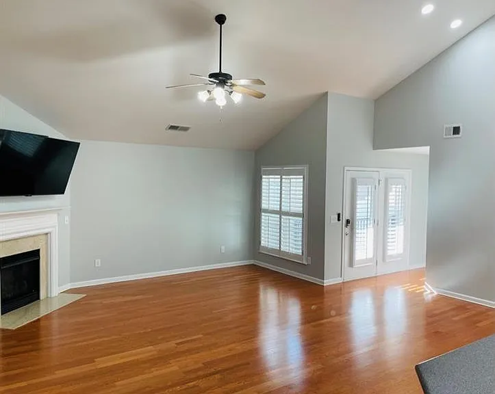 2335 Gateview Ct — Photo 2