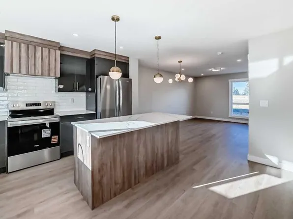 1002 S Clover Rd, Carstairs, AB T0M 0N0