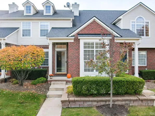 31204 Alexa Dr, Walled Lake, MI 48390