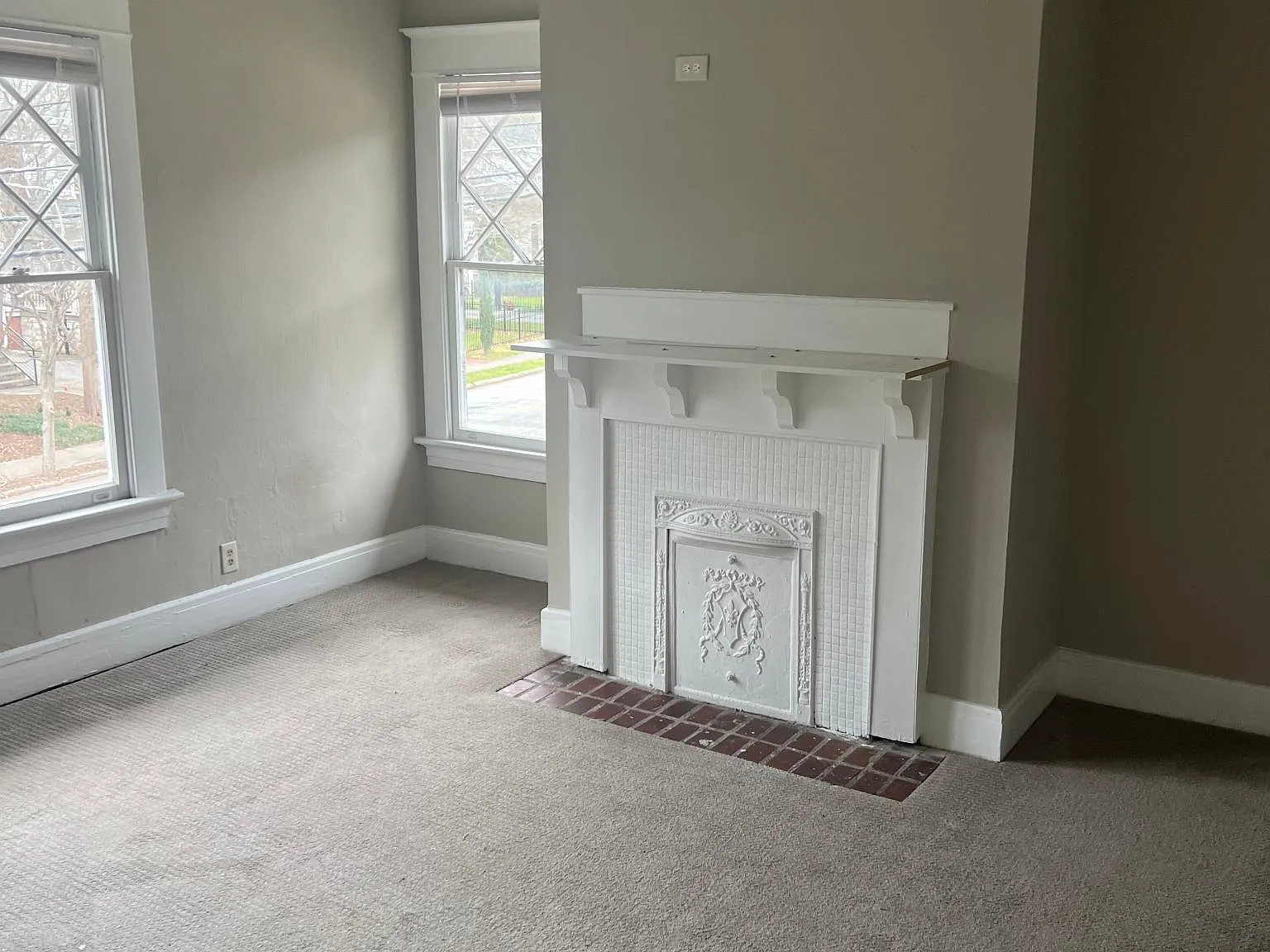 483 N Highland Ave NE — Photo 2