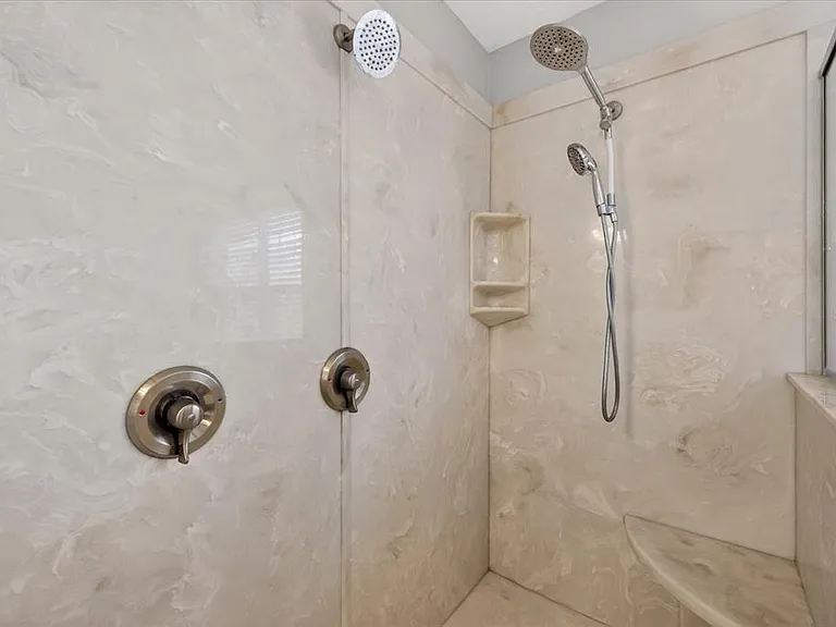 11115 Avery Oaks Dr — Photo 34