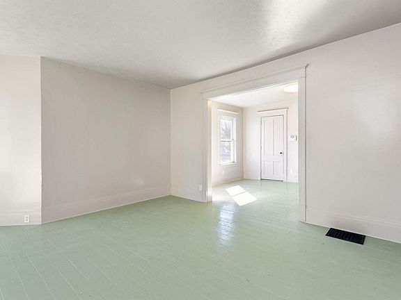 4th image of 1212 Lincoln Way W
