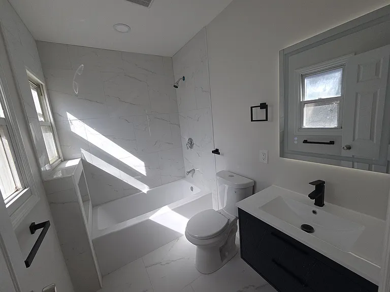1 Wayne Ave #4 — Photo 4