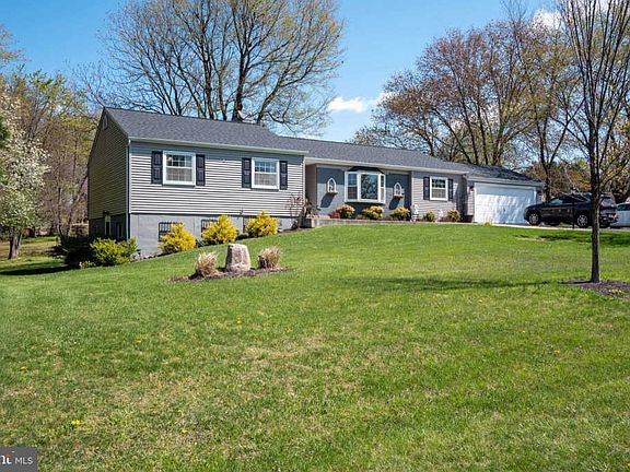 2nd image of 11120 Mountain View Ln