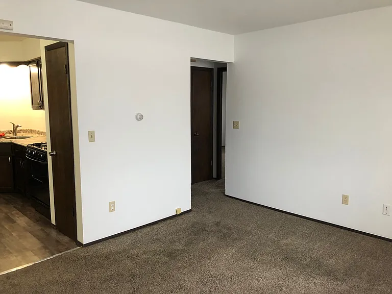 630 E Lincoln Ave — Photo 4