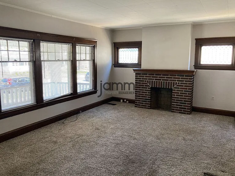 1285 W 105th St #1285 W 105TH ST LOWE — Photo 5