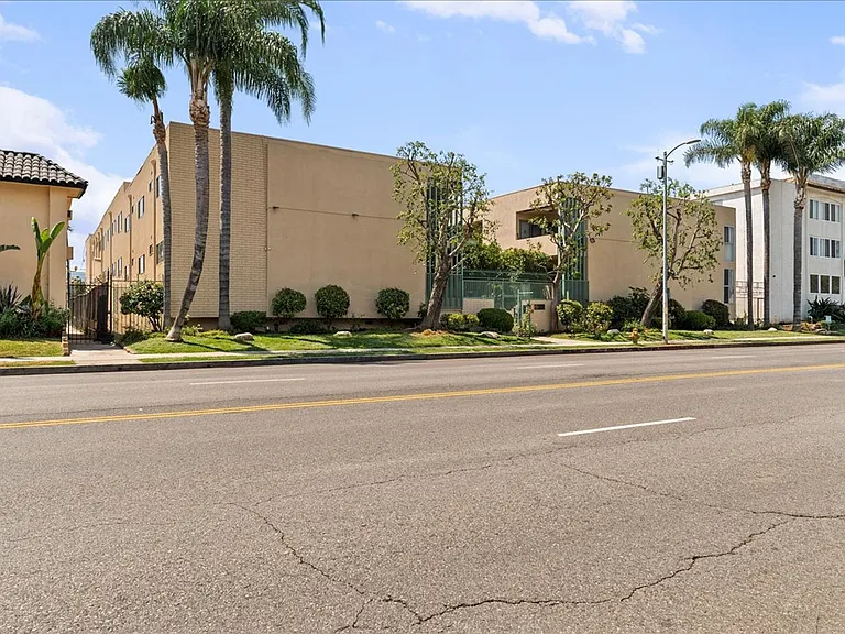 17424 Burbank Blvd #205 — Photo 19