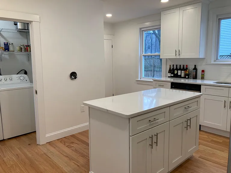 218 Norfolk St — Photo 9