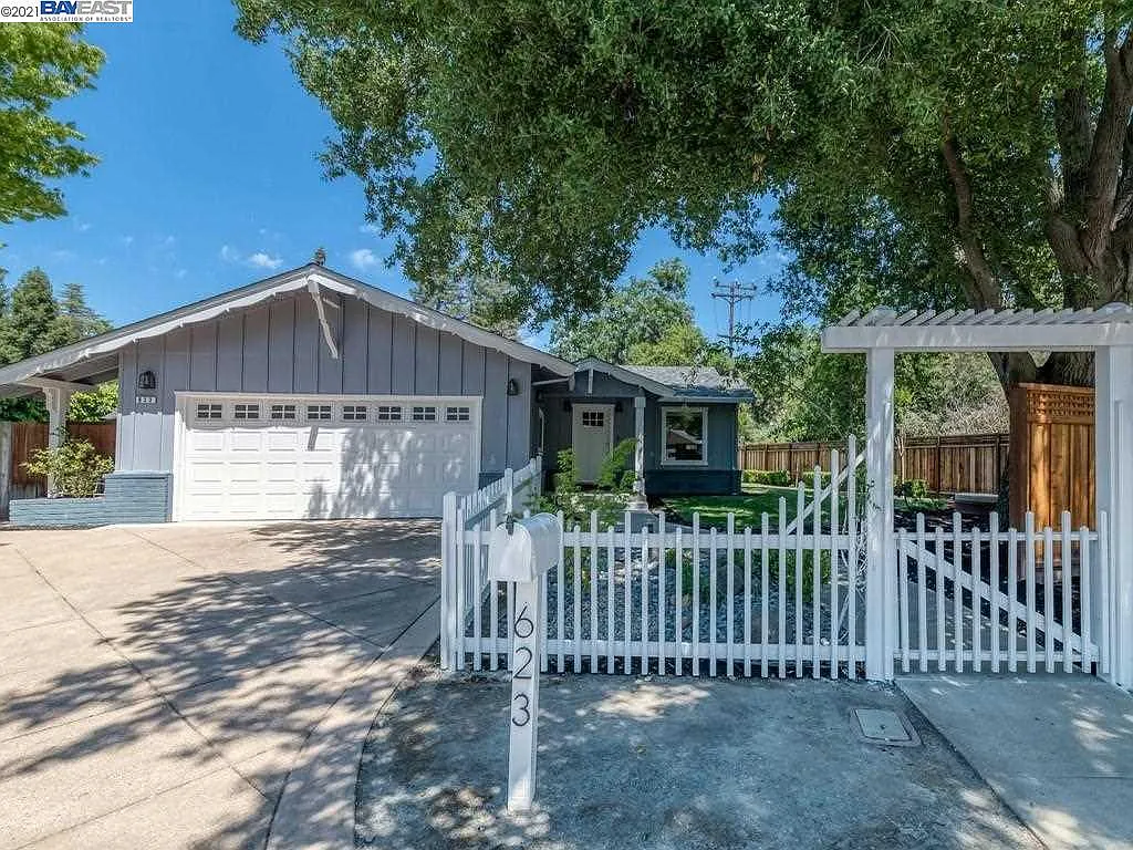 623 Alamatos Dr photo 1