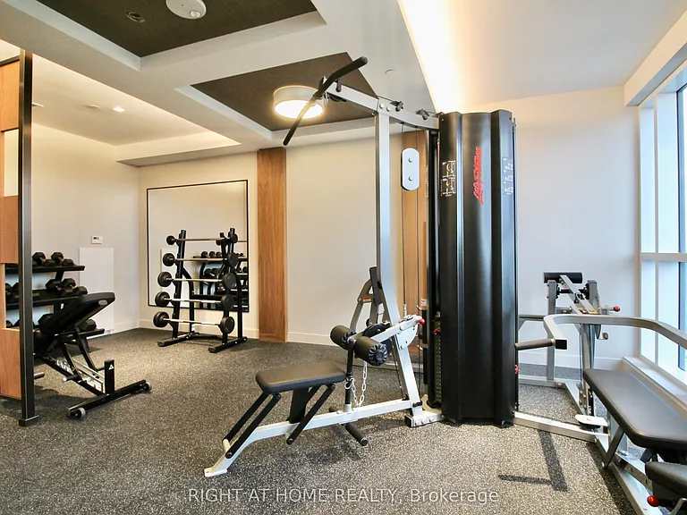 560 Rideau St #1006 — Photo 16