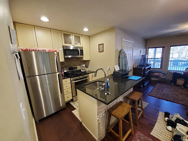 293 Wilder St N — Photo 6