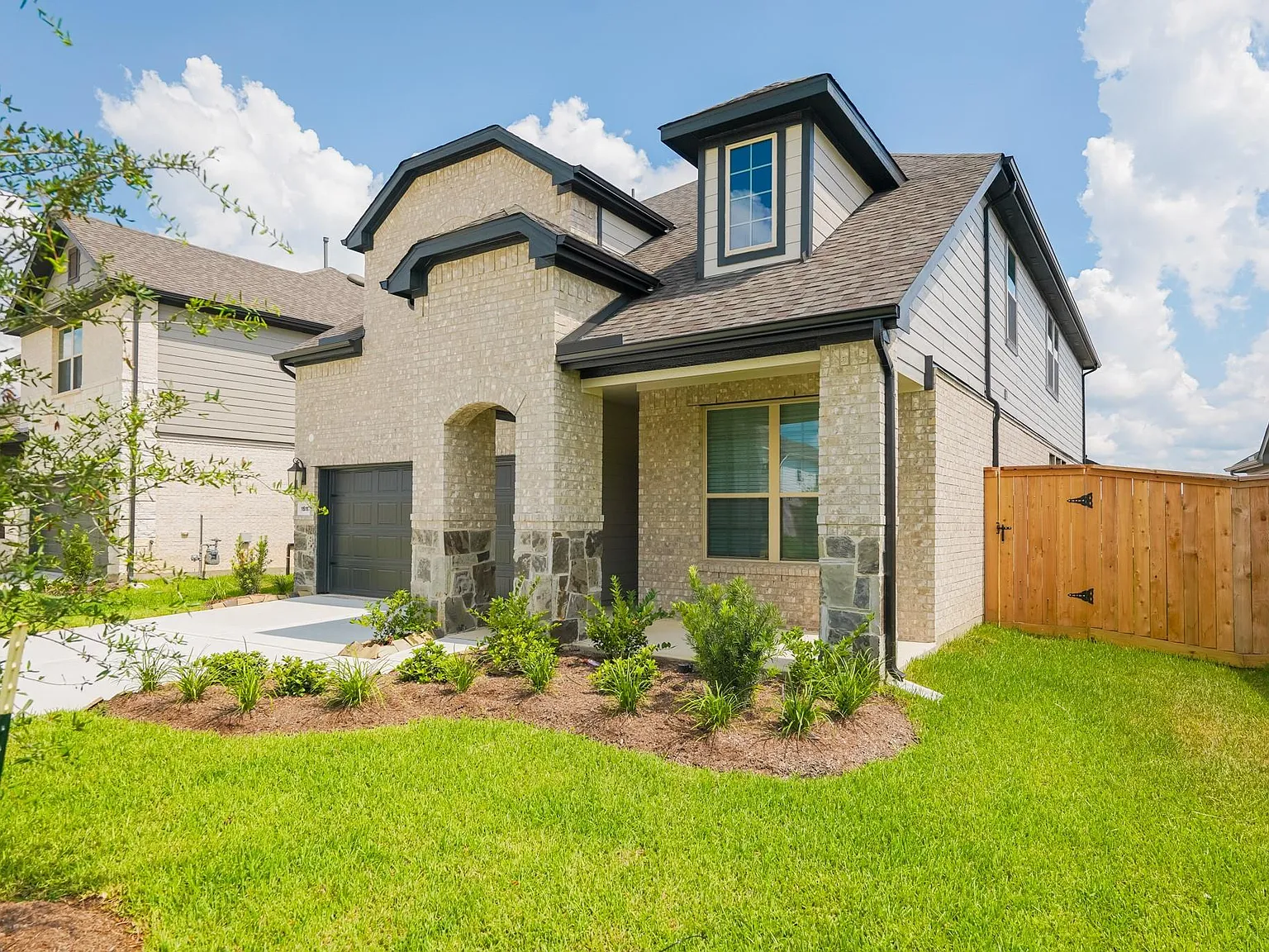 5 bed, 4.0 bath, 2787 sqft, $2,950 — Photo 3