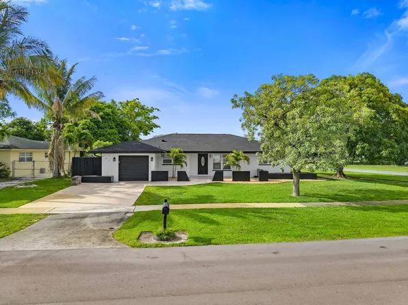 908 Hibiscus Dr, Royal Palm Beach, FL 33411