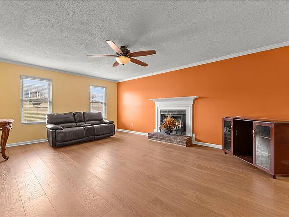 4th image of 2350 Fieldcrest Road