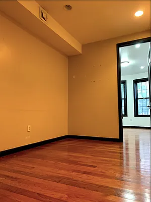 Rented by Hagstrom Management Inc | media 4