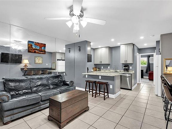 3rd image of 1901 Prytania St APT 2