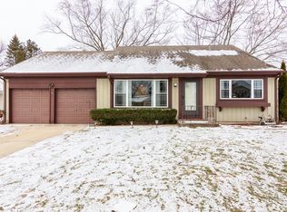 855 Aspen Dr, Buffalo Grove, IL 60089