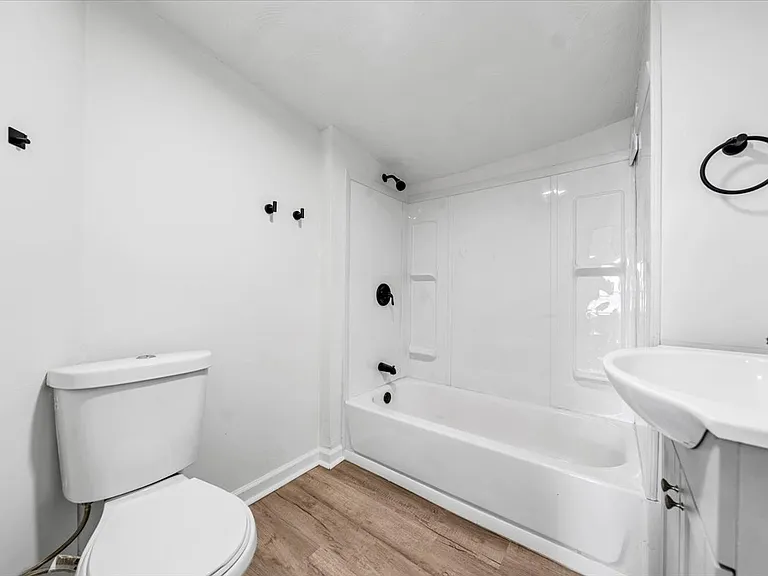 1329 Loudon Ave NW — Photo 15