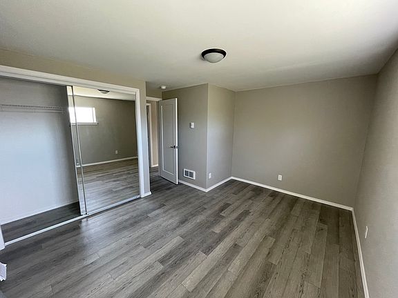 5th image of 15417 1st Ave NE #B