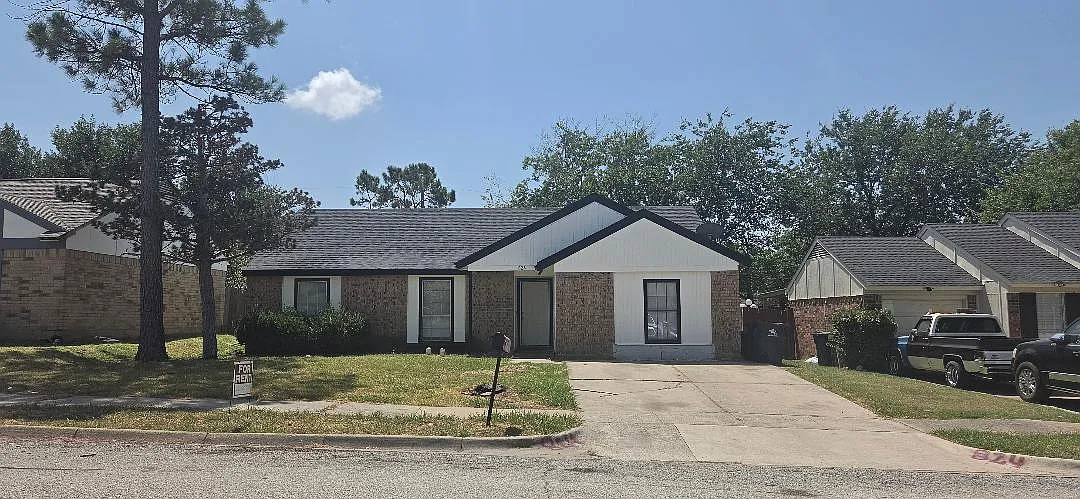 4 bed, 1750 sqft, $2,000 — Photo 1
