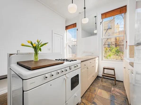 100 Newel St #1R, Brooklyn, NY 11222