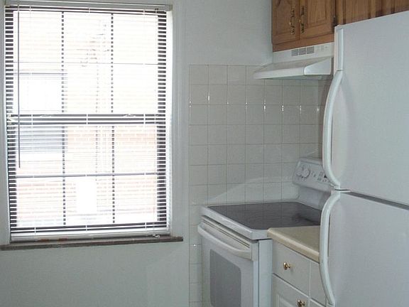 4th image of 544 Telford Ave APT B