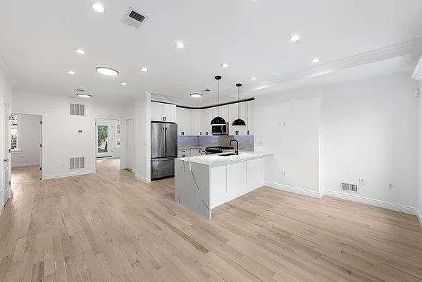 Rented by Compass | media 10