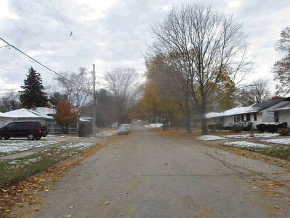 Exterior Neighborhood (street photo)