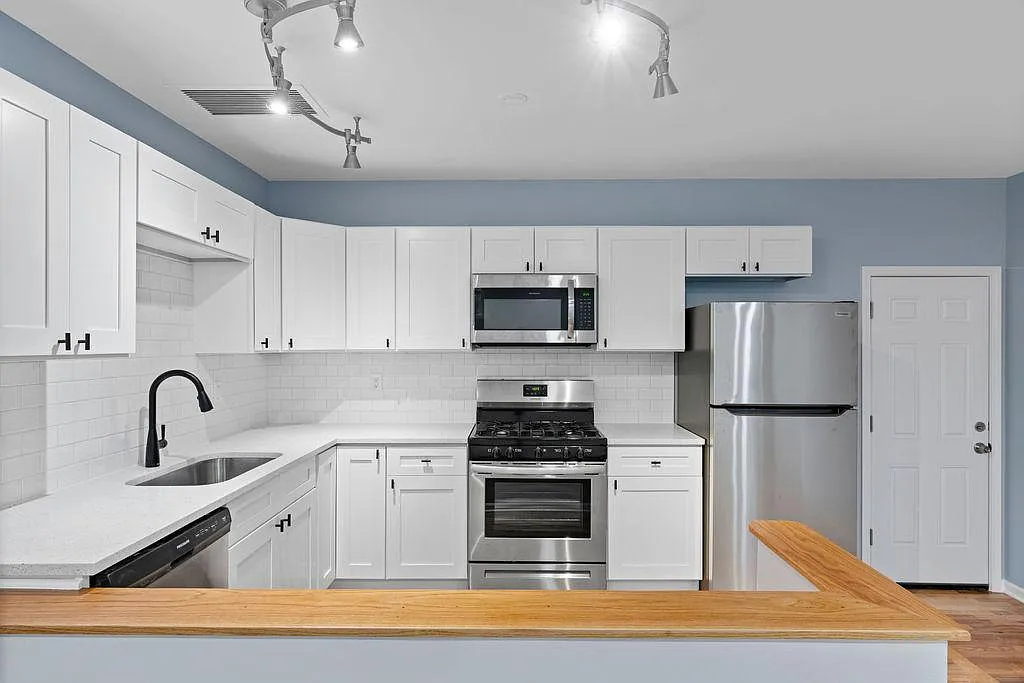 2 bed, 1000 sqft, $2,750 — Photo 2